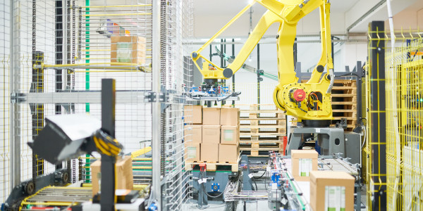 Células Robotizadas Montornès del Vallès · Célula Robotizada para Industria Electrónica / Componentes