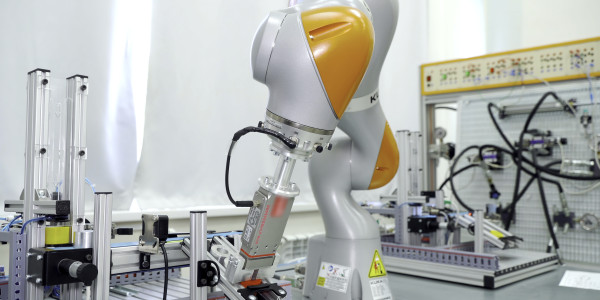 Células Robotizadas Montornès del Vallès · Célula Robotizada con Almacenamiento de Piezas